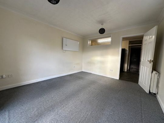 Studio Flat, Alma Road, SO14 - Photo 1