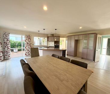 4 Bedrooms on Adrigole Pl - Photo 3