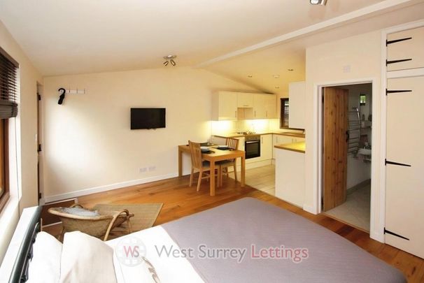 Studio to rent - Photo 1