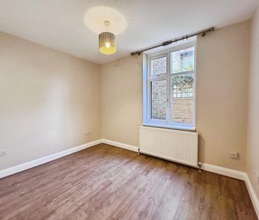 2 bedroom ground floor flat to rent - Photo 4