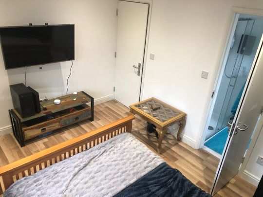 1 Bed Flat, Ravenshurst Avenue, NW4 - Photo 1