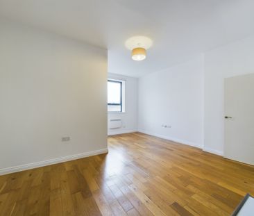 16 Elmfield Road, Bromley, BR1, London - Photo 2