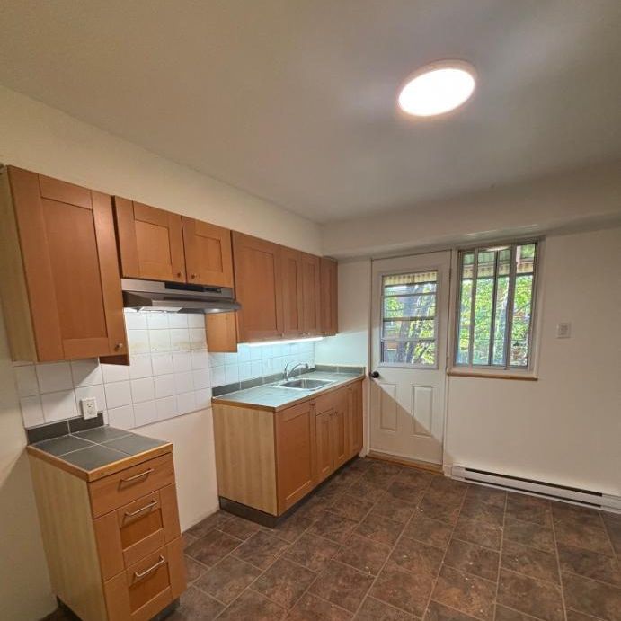 3 1/2 A LOUER ELECTRO INCLUS ROSEMOUNT 6834 CHATELAIN $1,300 - Photo 1