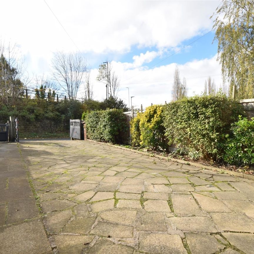 Stoney Bank, Hawking Croft Road, Horbury - Photo 1