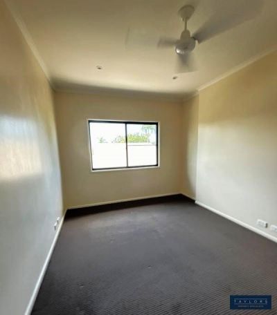 Spacious & Stylish in Proserpine! - Photo 4