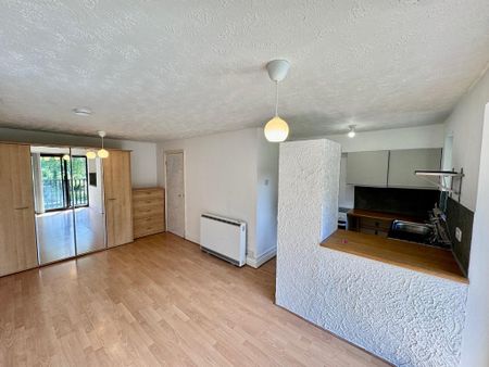 Studio to rent - Photo 2