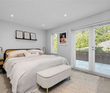 A very high specification extremely spacious two bedroom apartment ... - Photo 3