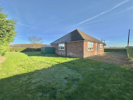 3 bedroom detached bungalow to rent - Photo 4