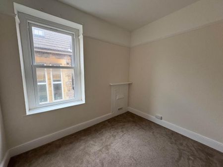 3 bedroom flat to rent - Photo 3