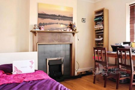 4 bedroom semi-detached house to rent - Photo 3