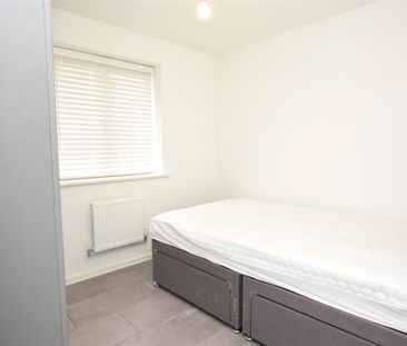 Northrop Gardens, Grove, Wantage, Oxfordshire, OX12 - Photo 4