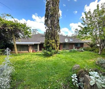 CHARMING 4 BEDROOM FAMILY HOME - Photo 4