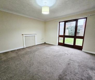 3 Bedroom House to Rent in Allen Road, Rushden, Northants, NN10 - Photo 4