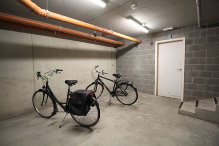 Modern 2 slaapkamer appartement met staanplaats in centrum - Foto 2