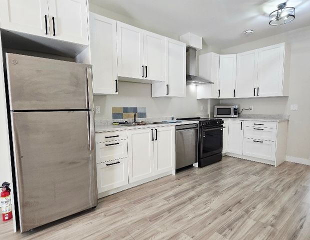 Silver Way 2 bd 1 bath Walkout suite - Photo 1
