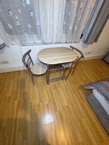 Room in a Shared House, Ellison Road, SW16 - Photo 3