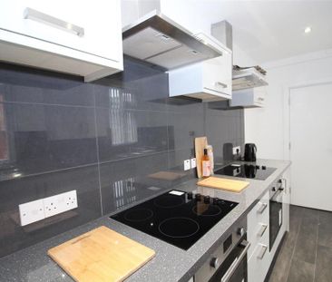 1 bedroom in a house share to rent - Photo 3