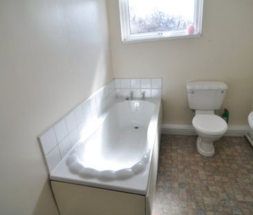 2 bed Terraced - To Let - Photo 5