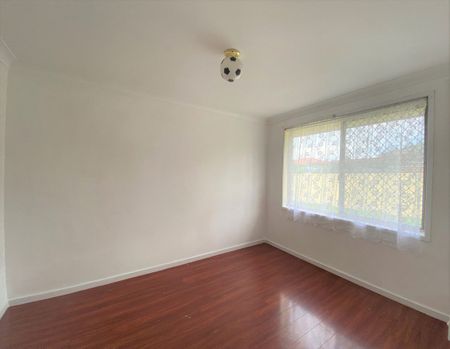 SPACIOUS 3 BEDROOM HOME! - Photo 4