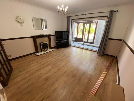 Chatsworth Road, Greater London, UB4 - Photo 1