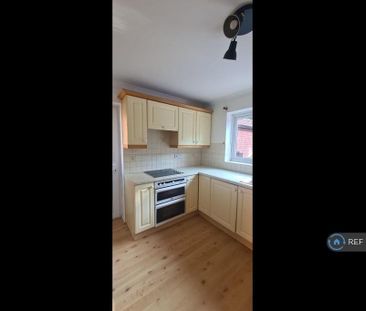 3 bedroom semi-detached house to rent - Photo 4
