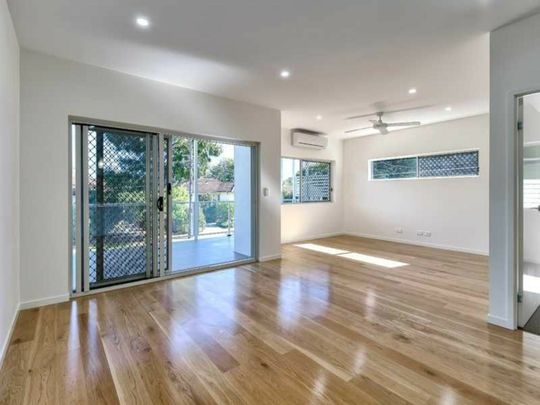 MODERN TWO BEDROOM UNIT HANDY TO BROOKESIDE! - Photo 1