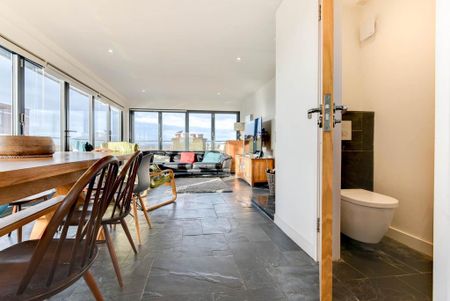 3 bedroom flat to rent - Photo 2