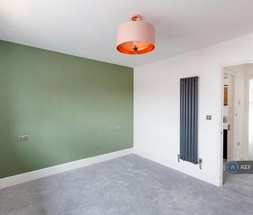 2 bedroom semi-detached house to rent - Photo 4