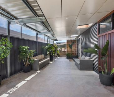 Charming in the Heart of Golden Square - Photo 2