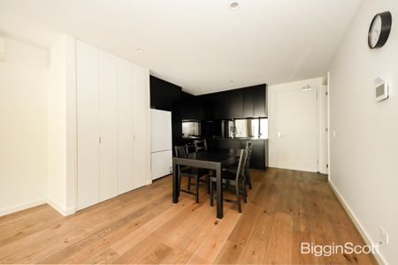 Stunning 2-Bedroom Apartment in Proximity to Everything You Need - Photo 3
