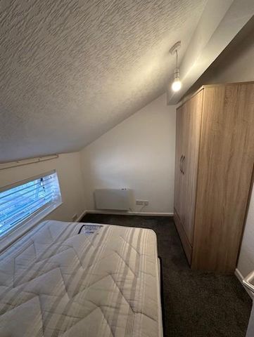 3 bedroom flat to rent - Photo 5