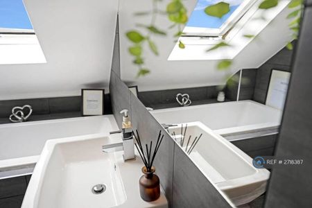 3 bedroom maisonette to rent - Photo 4