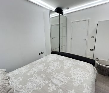 Edinburgh Gate - Photo 6