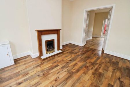 3 Bed Terraced House, Salisbury Drive, CH62 - Photo 2