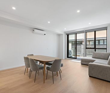 $530/w Almost New Triple Level Townhouse Great Location - Photo 1