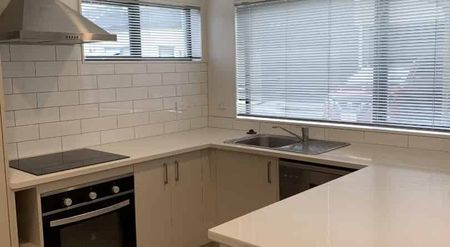 Black Beech Beauty!! - 4 Bedrooms, upstairs rumpus/office and much more - Photo 5