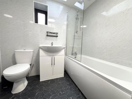 3 bedroom terraced house to rent - Photo 4