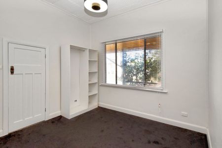 Close to Hospital - 3 Bedrooms - Photo 4