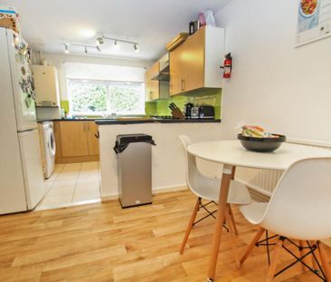 2 bedroom semi-detached house to rent - Photo 6