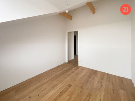 Wohnen mit Flair - 4 Zimmerwohnung im Dachgeschoss mit Küche und Balkon - Photo 2