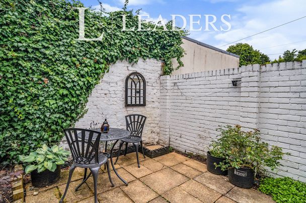 2 bedroom house to rent Holywell Hill, St. Albans, AL1 - Photo 1