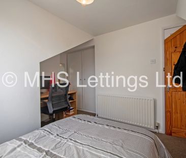 4 Bedroom Mid Terraced House for rent in Welton Place - Photo 4