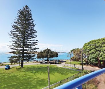 Relaxed Waterfront Living - Photo 3