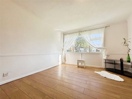 2 Bed Flat, Fulmead Road, RG30 - Photo 2