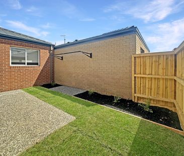 5 Brindabella Crescent, Donnybrook, Vic 3064 - Photo 6