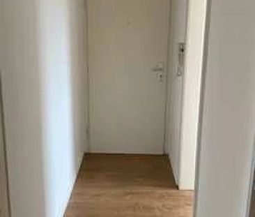 Nach Sanierung: schöne ruhig gelegene 4-Zimmer-Wohnung im 2. OG zu ... - Foto 1