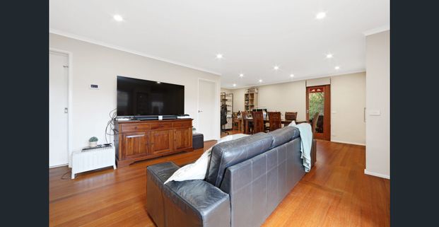 Spacious 3 Bedroom Family Home in Prime Wheelers Hill Location - Photo 1