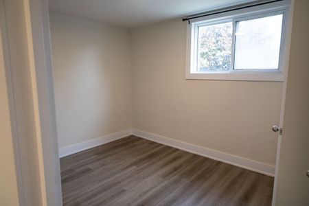 For Lease - 103 Ritson Road Unit# Unit 3, Oshawa, Ontario - Photo 2