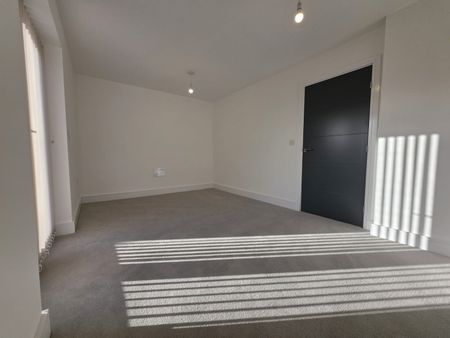 2 Bed Semi Detached House - Photo 4