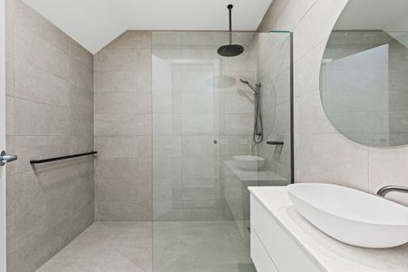 Brand-New Luxury Townhouse! - Photo 3